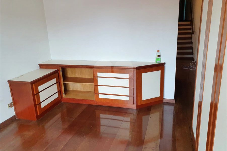 Sobrado à venda com 4 quartos, sendo 2 suítes, em Tremembé, São Paulo, SP
