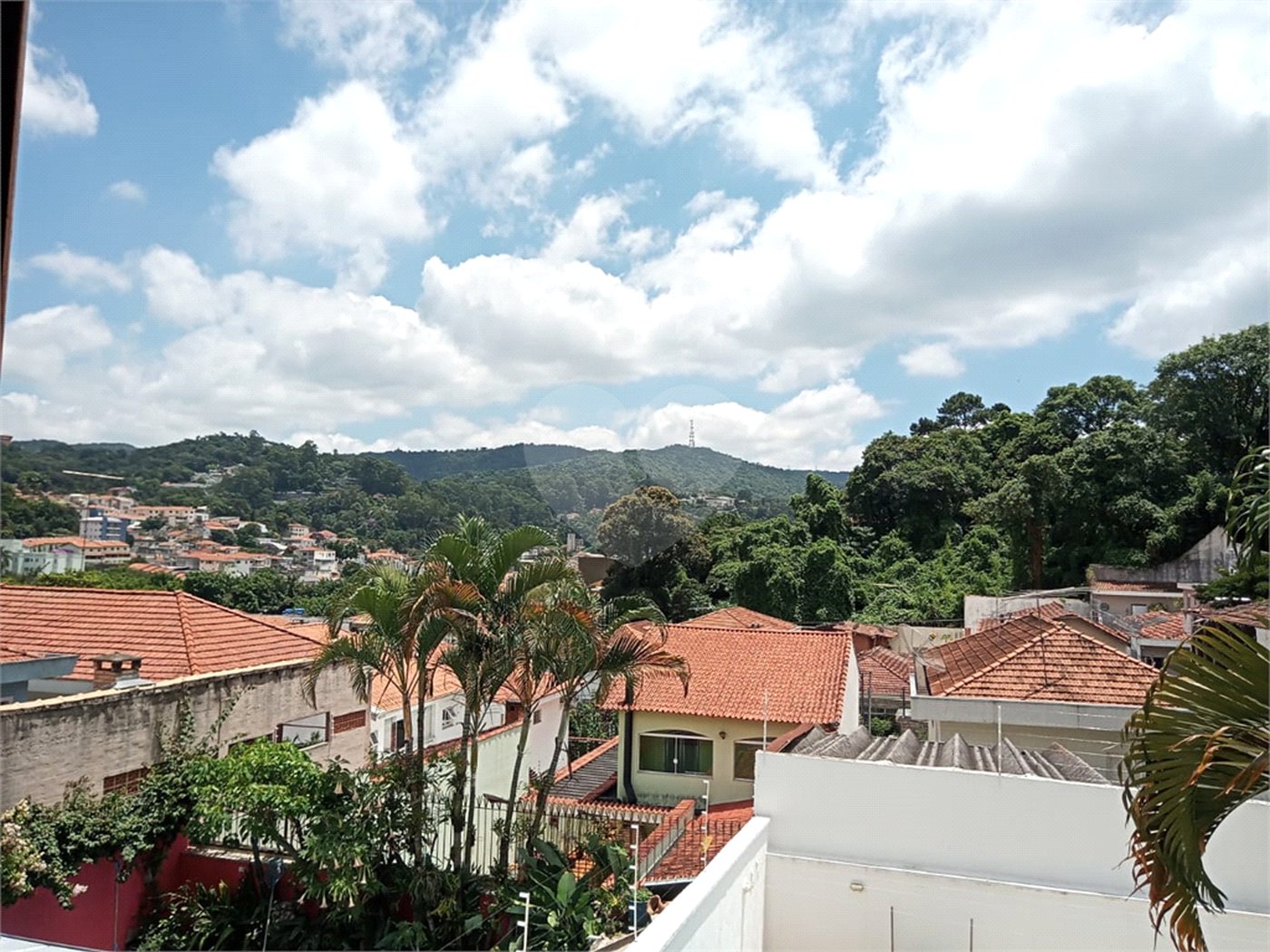 Sobrado à venda com 4 quartos, sendo 3 suítes, em Tremembé, São Paulo, SP