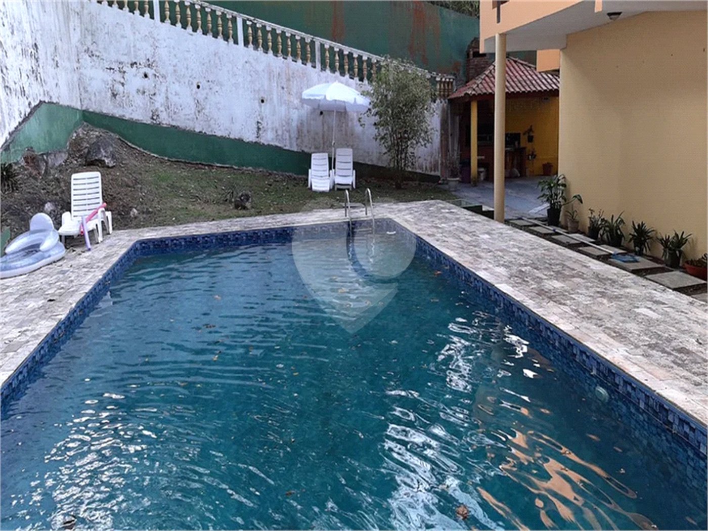Casa à venda com 6 quartos, sendo 4 suítes, no condomínio Alpes da Cantareira, Mairiporã - SP