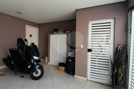 Sobrado à venda com 3 quartos, sendo 2 suítes,  em Vila Pires, Santo André, SP