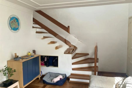 Casa à venda com 3 quartos, sendo 1 suíte, no condomínio Villa Sorrentina, São Paulo - SP
