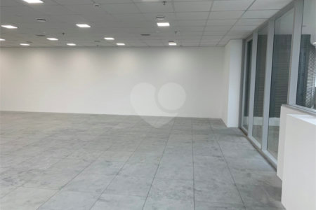 Sala à venda em Várzea de Baixo, São Paulo, SP