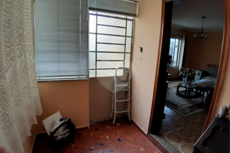Sobrado à venda com 5 quartos em Vila Nivi, São Paulo, SP