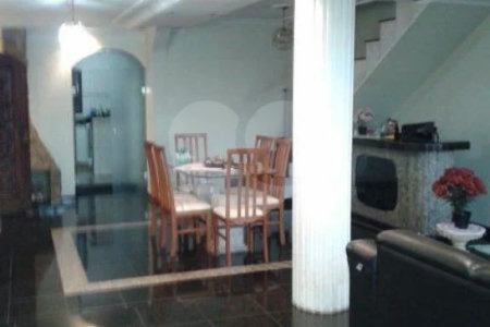 Sobrado à venda com 3 suítes em Vila Nivi, São Paulo, SP