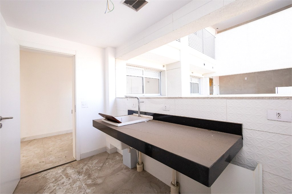 Apartamento à venda com 3 quartos, sendo 1 suíte,  em Vila Sofia, São Paulo, SP