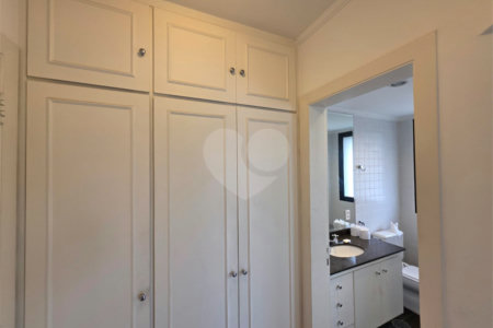 Apartamento à venda com 3 suítes em Vila Uberabinha, São Paulo, SP