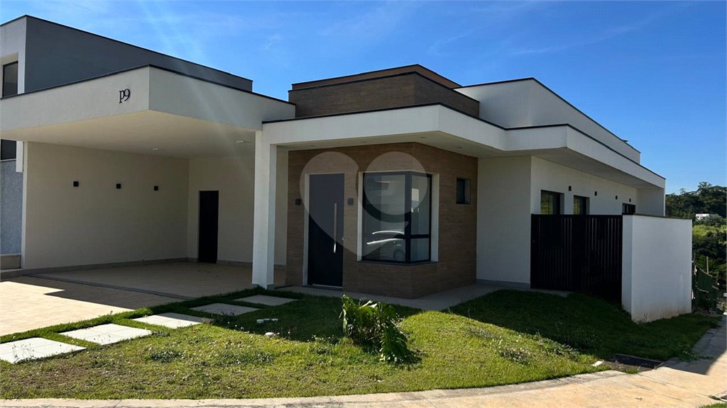 Casa à venda com 4 quartos, sendo 3 suítes, no condomínio Residencial Mont'alcino, Valinhos - SP