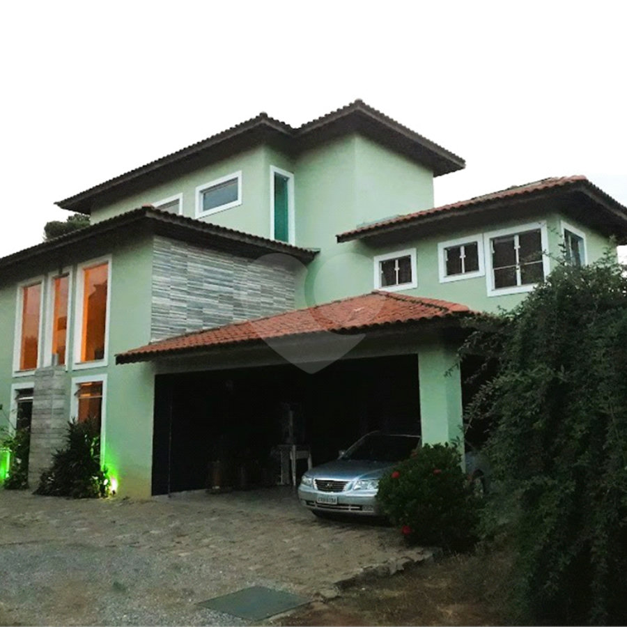 Sobrado à venda com 5 quartos, sendo 3 suítes, em Campos de Atibaia, Atibaia, SP