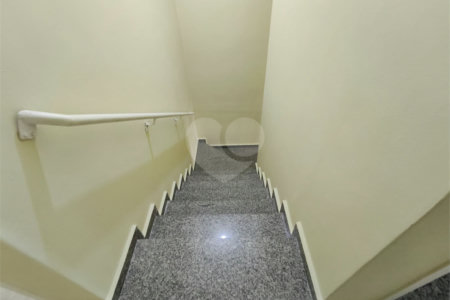 Sobrado à venda com 3 quartos, sendo 1 suíte, em Vila Nivi, São Paulo, SP