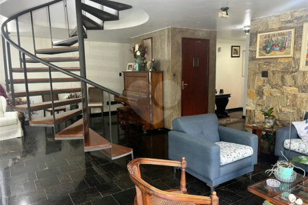 Casa em condomínio com 4 Quartos 4 Suítes 5 Vagas à Venda, 430 m² por R$ 2.350.000