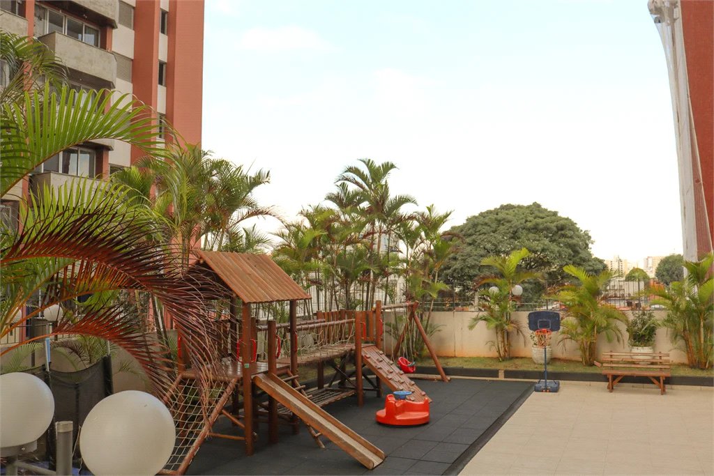 Apartamento à venda com 3 quartos, sendo 1 suíte,  em Vila Madalena, São Paulo, SP