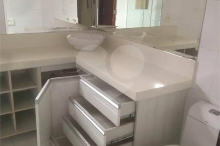 Casa à venda com 4 quartos, sendo 1 suíte,  em Vila Suissa, Mogi das Cruzes, SP