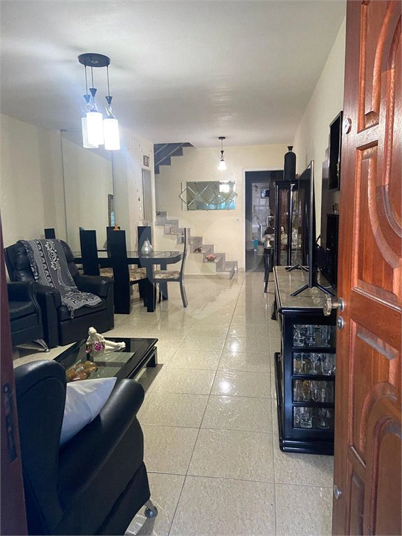 Sobrado à venda com 3 quartos, sendo 1 suíte,  em Vila Nova Pauliceia, São Paulo, SP