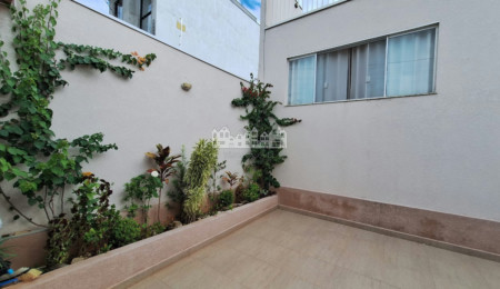 Casa à venda com 3 quartos, sendo 1 suíte,  em Residencial Jardins da Catalunha, Atibaia, SP
