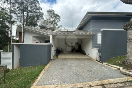 Casa à venda com 6 suítes no condomínio Arujá V, Arujá - SP