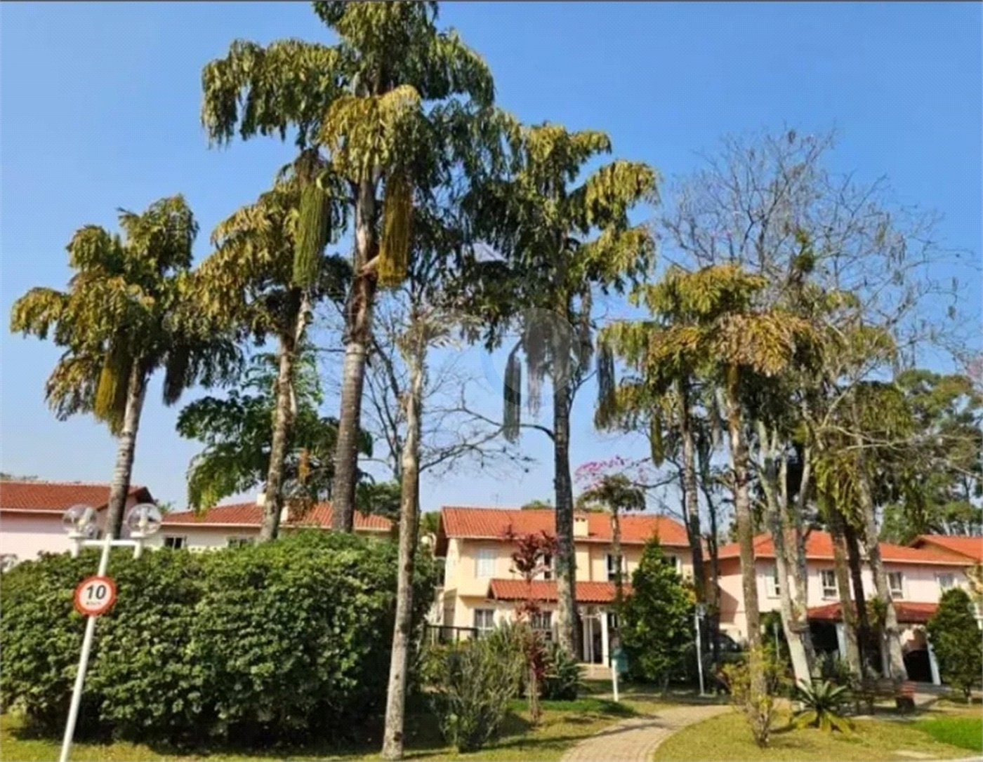 Casa à venda com 3 quartos, sendo 2 suítes, no condomínio Vila Borghese, São Paulo - SP