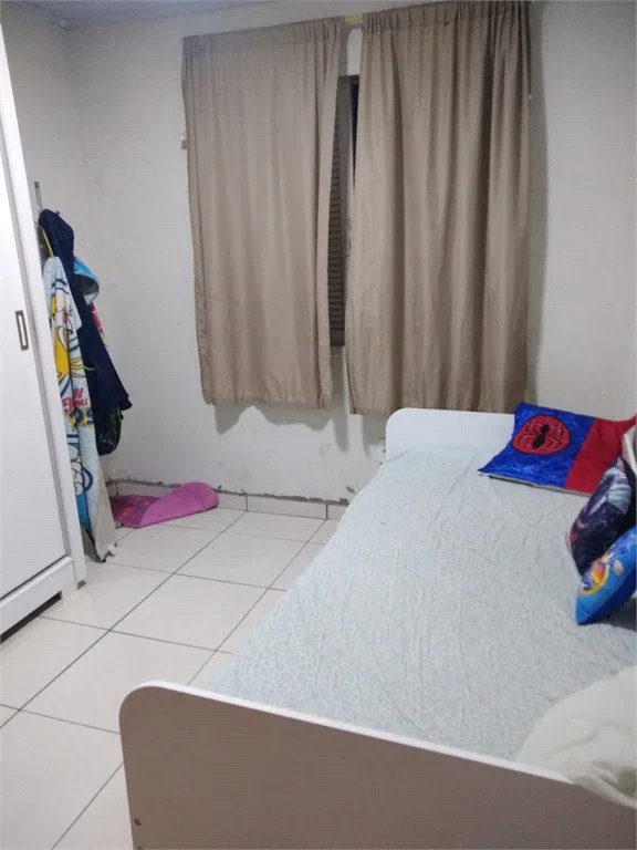 Casa à venda com 3 quartos, sendo 1 suíte, em Jardim Cris, São Paulo, SP