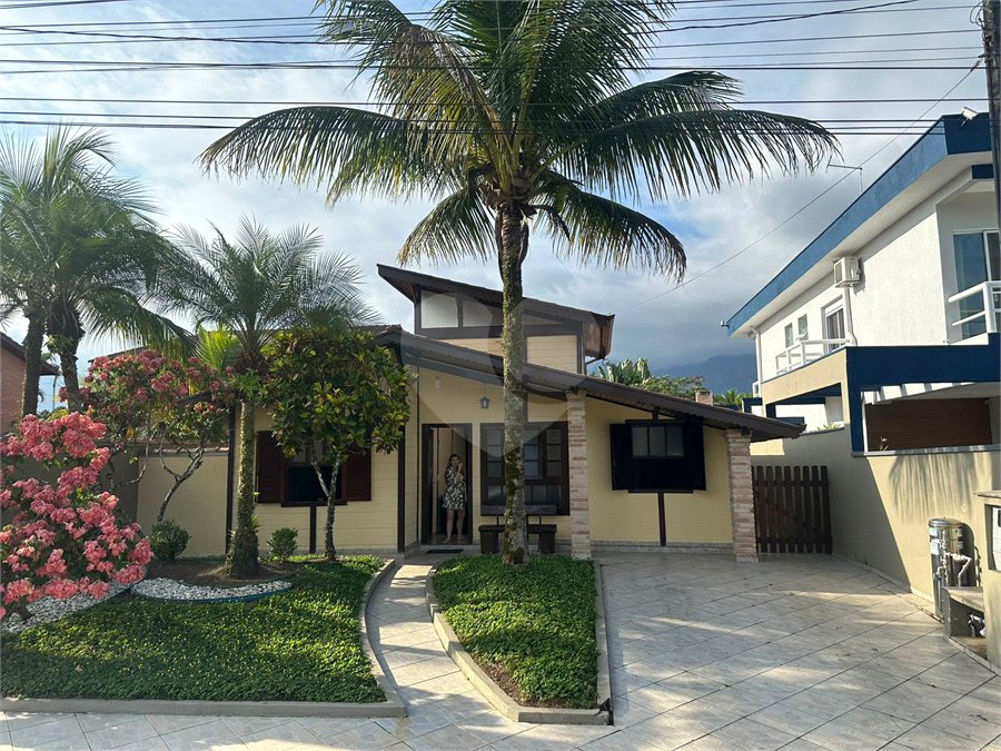 Casa à venda com 3 quartos, sendo 1 suíte,  no condomínio Morada da Praia, Bertioga - SP