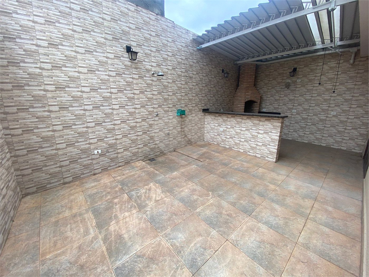 Sobrado à venda com 4 quartos, sendo 2 suítes,  em Vila Gustavo, São Paulo, SP