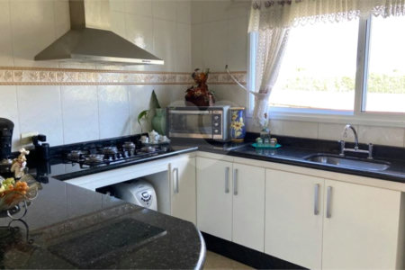 Casa à venda com 4 quartos, sendo 3 suítes, no condomínio Terras de Mont Serrat, Salto - SP