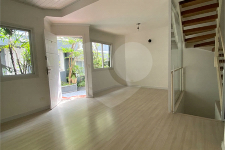 Casa à venda com 3 quartos, sendo 1 suíte, no condomínio Village Santa Cecilia, São Paulo - SP