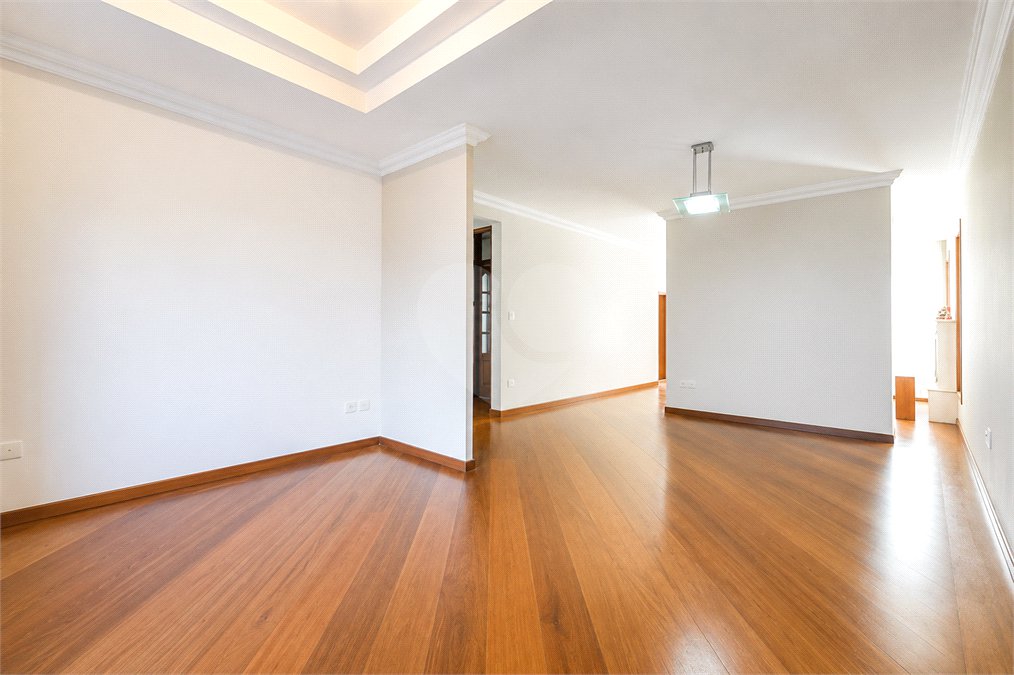 Casa à venda ou para alugar com 4 suítes no condomínio Vila das Emboabas, São Paulo - SP