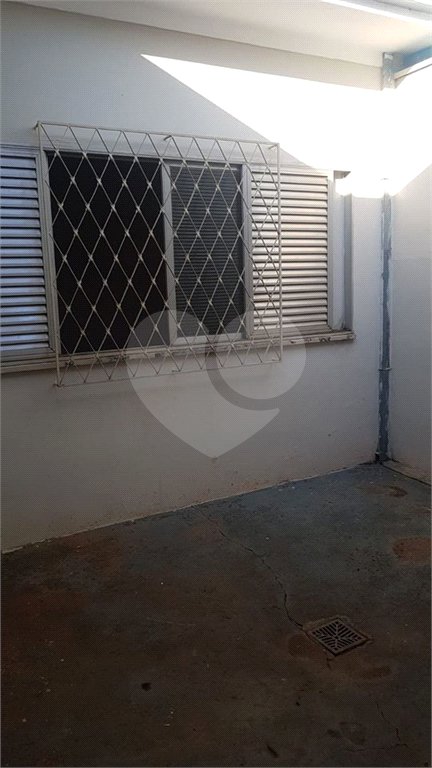 Casa térrea para venda em Araraquara/SP.