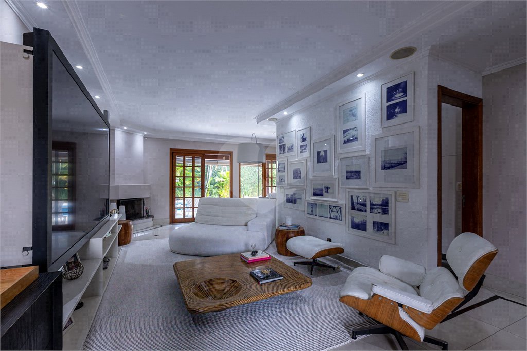 Casa à venda com 4 quartos, sendo 2 suítes,  no condomínio Los Alámos, São Paulo - SP
