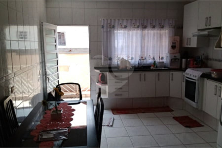 Casa à venda com 4 quartos, sendo 2 suítes,  em Jardim Terezópolis, Guarulhos, SP