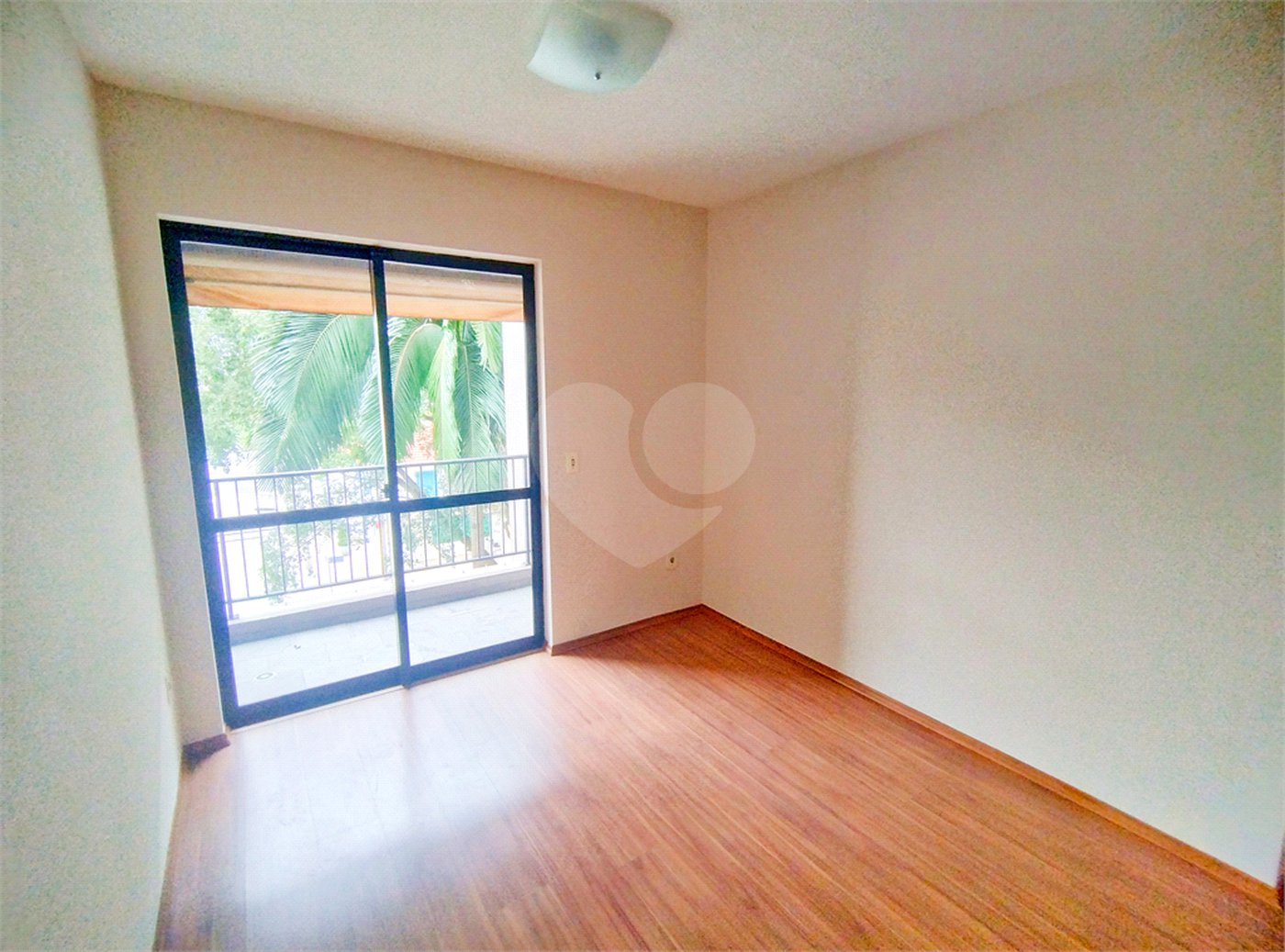 Apartamento - Próximo do metro Saúde - 2 quartos - 1 suíte - varanda - 2 vagas