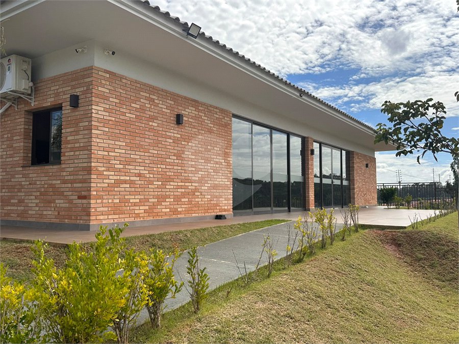 Casa à venda com 3 quartos, sendo 1 suíte, no condomínio Residencial Villagio Wanel, Sorocaba - SP