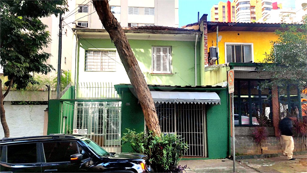 Sobrado à venda com 3 quartos em Moema, São Paulo, SP