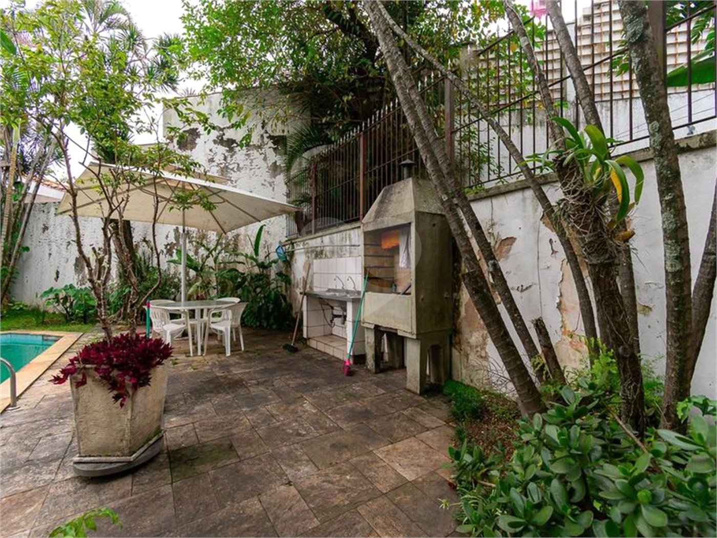 Casa à venda com 8 quartos, sendo 2 suítes, em Indianópolis, São Paulo, SP