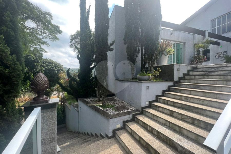 Casa à venda com 6 quartos, sendo 5 suítes, no condomínio Alpes da Cantareira, Mairiporã - SP