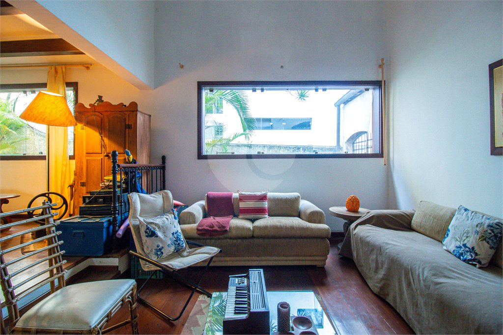 Casa à venda com 4 quartos, sendo 2 suítes, em Chácara Flora, São Paulo, SP