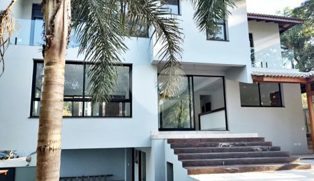 Casa à venda com 4 quartos, sendo 3 suítes,  no condomínio Cantareira, Mairiporã - SP