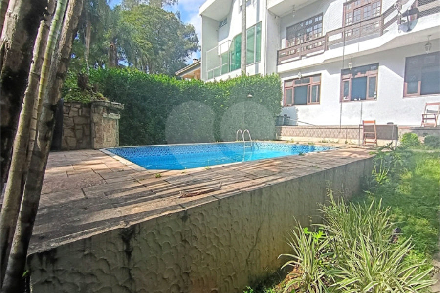 SOBRADO DE 426,0 M² COM 04 SUITES, SALÃO DE FESTAS, 06 VAGAS,06 BANHEIROS E PISCINA PARA LOCAÇÃO OU VENDA NO BARRO BRANCO