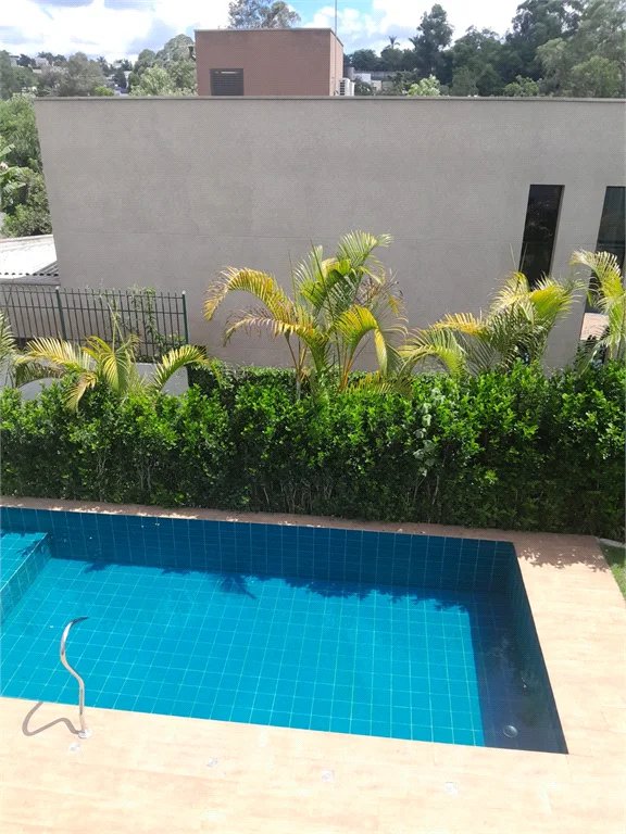 Casa à venda com 3 suítes em Moinho Velho, Cotia, SP