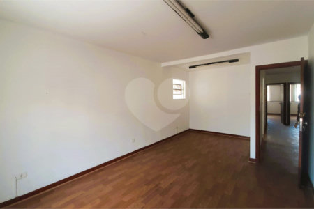 Sobrado à venda com 4 quartos, sendo 2 suítes, em Brooklin Paulista, São Paulo, SP