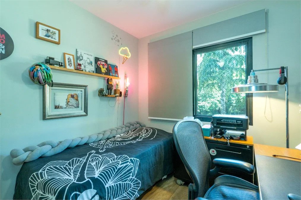 Apartamento à venda com 3 quartos, sendo 1 suíte, em Jardim Morumbi, São Paulo, SP