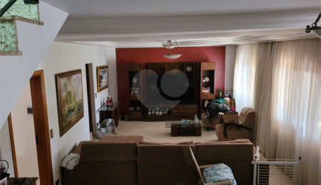 Sobrado à venda com 4 quartos, sendo 3 suítes,  em Horto, São Paulo, SP