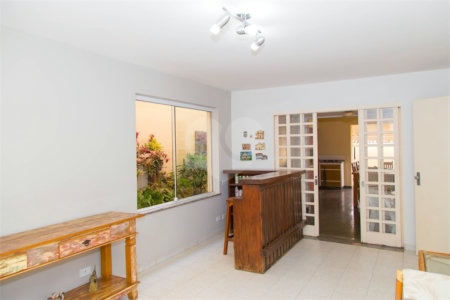 Casa à venda com 4 quartos, sendo 1 suíte, no Centro, Atibaia, SP
