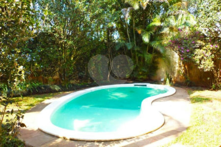 Sobrado à venda ou para alugar com 8 quartos, sendo 4 suítes, em Jardim Marajoara, São Paulo, SP