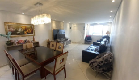 Sobrado à venda com 3 suítes em Vila Nivi, São Paulo, SP