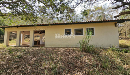 Chácara à venda com 2 quartos em Estância Santa Maria do Laranjal, Atibaia, SP