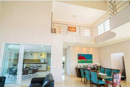 Casa à venda com 4 quartos, sendo 2 suítes, no condomínio Residencial Jardim Primavera, Louveira - SP