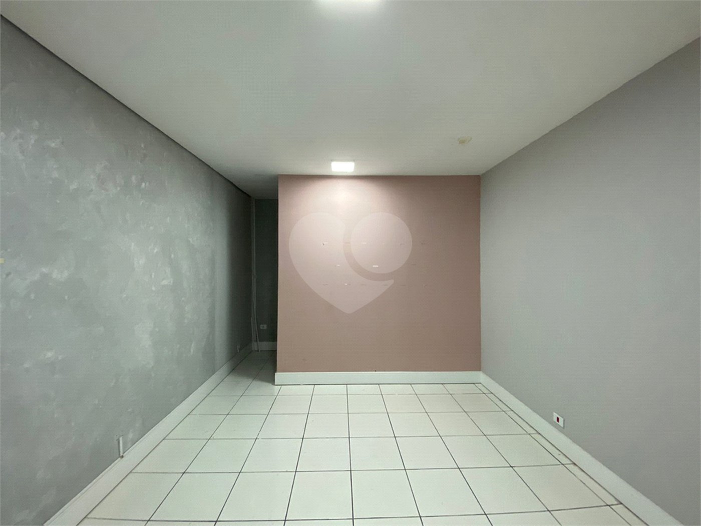 Sala para alugar em Vila Romanópolis, Ferraz de Vasconcelos, SP