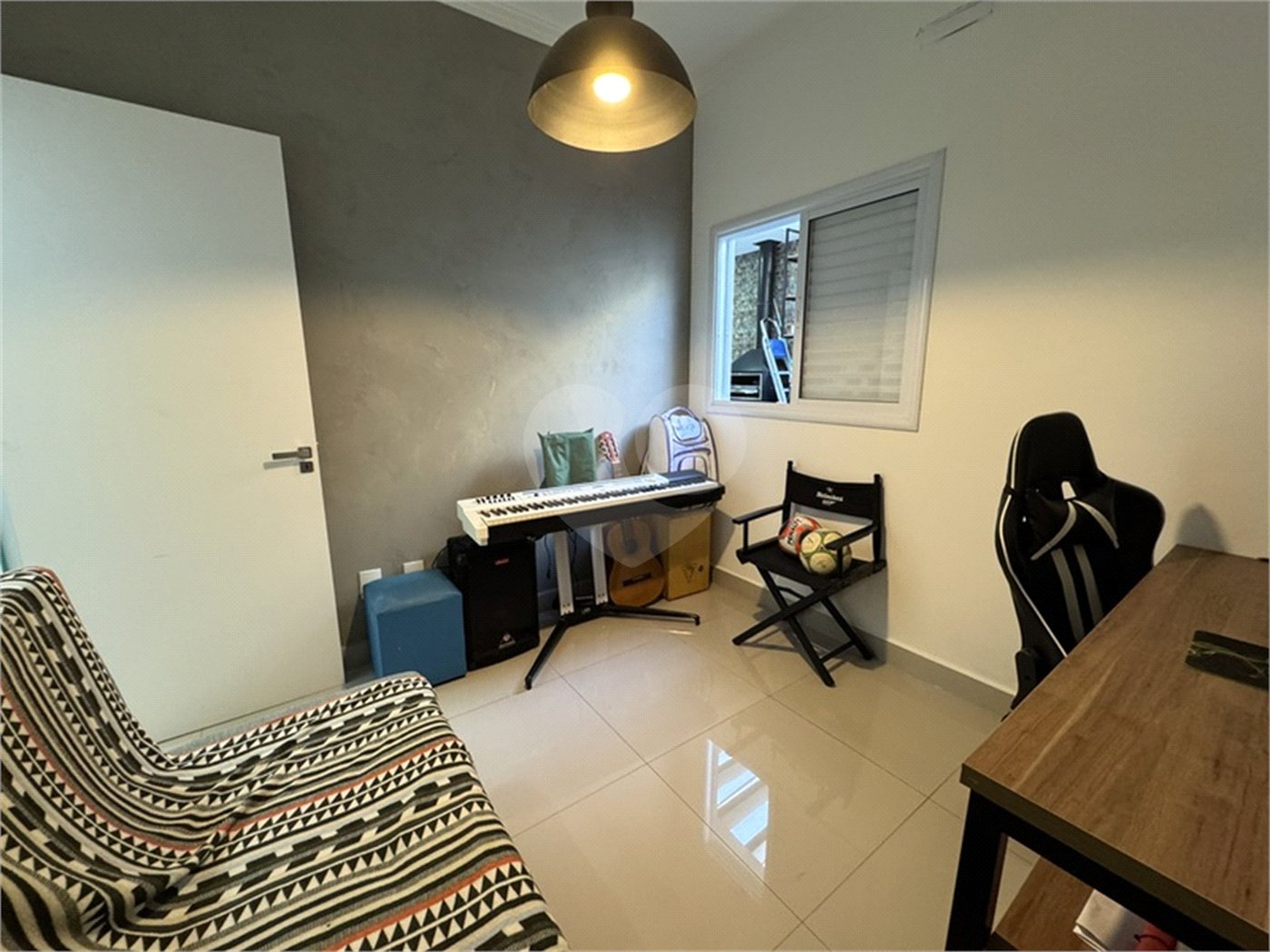 Casa à venda com 3 quartos, sendo 1 suíte, no condomínio Jardim Guarujá, Salto - SP