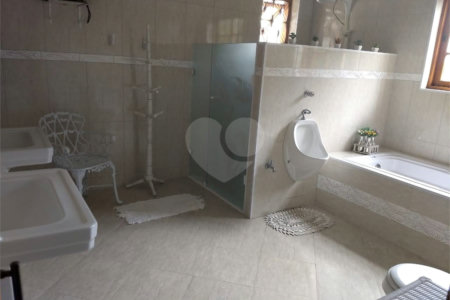 Casa à venda com 4 quartos, sendo 2 suítes, em Vila Petrópolis, Atibaia, SP