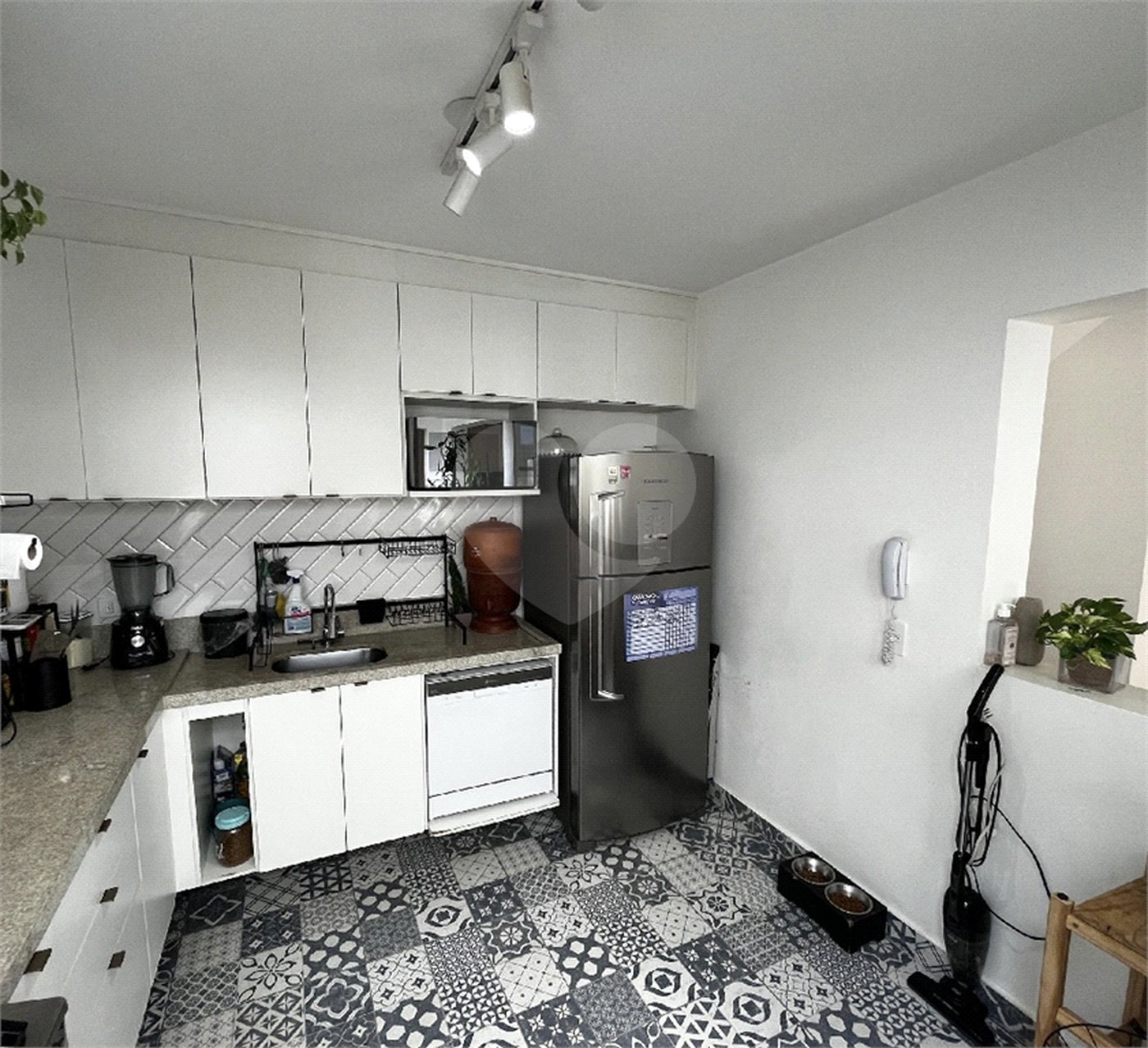 Casa à venda com 3 suítes no condomínio Barbará IV, São Paulo - SP